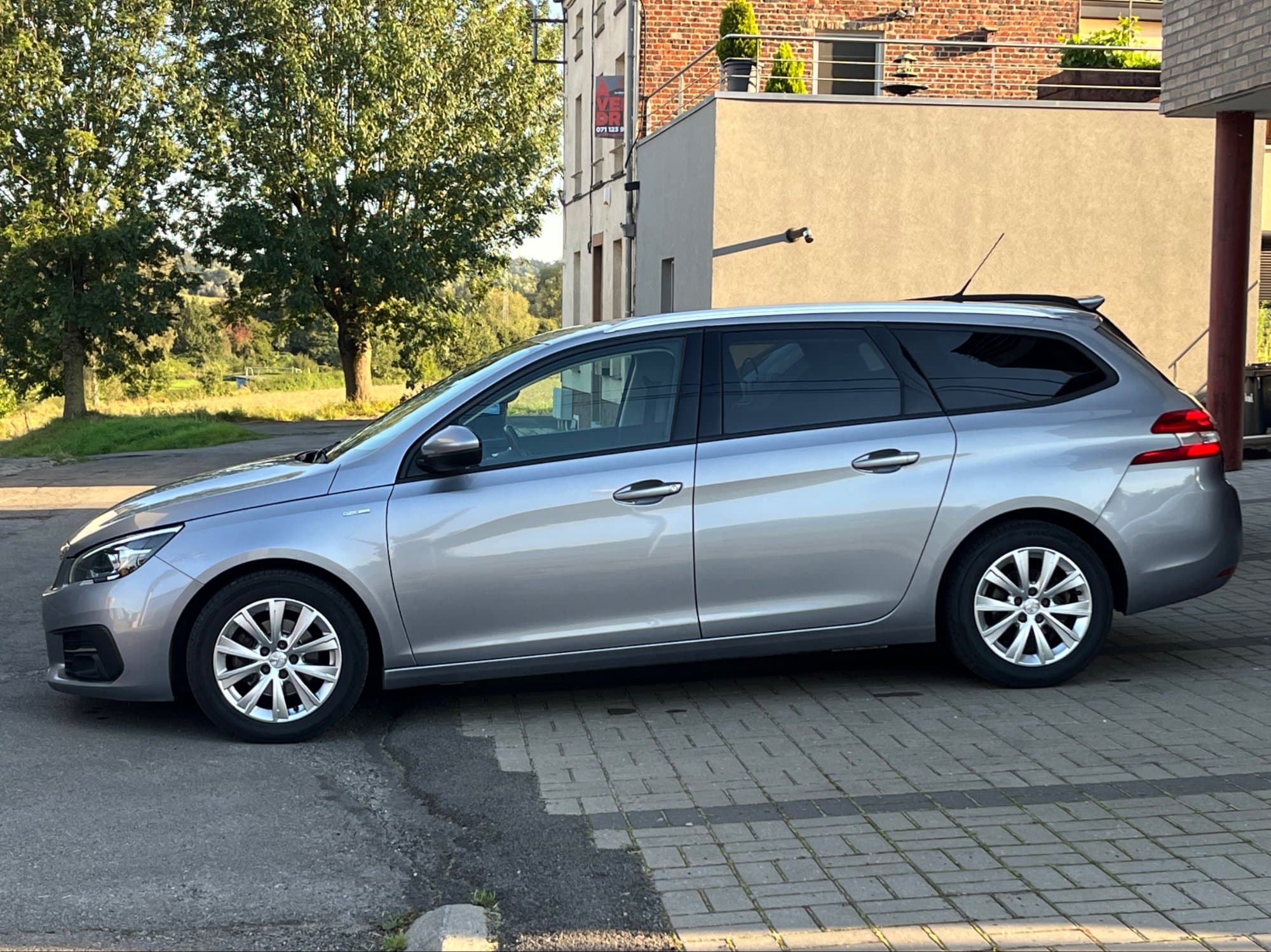 Peugeot 308 - Thumbnail 2