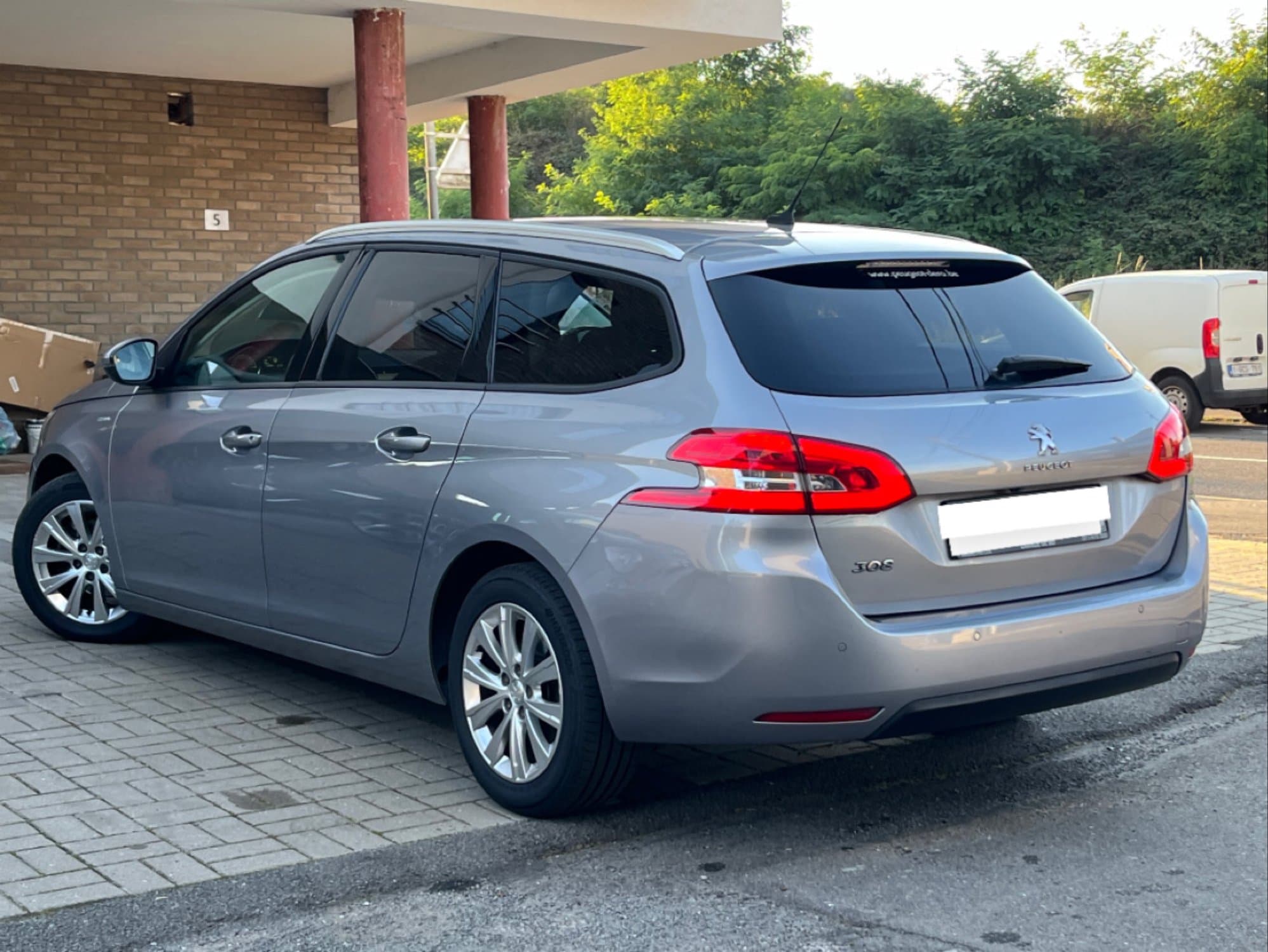 Peugeot 308 - Thumbnail 3