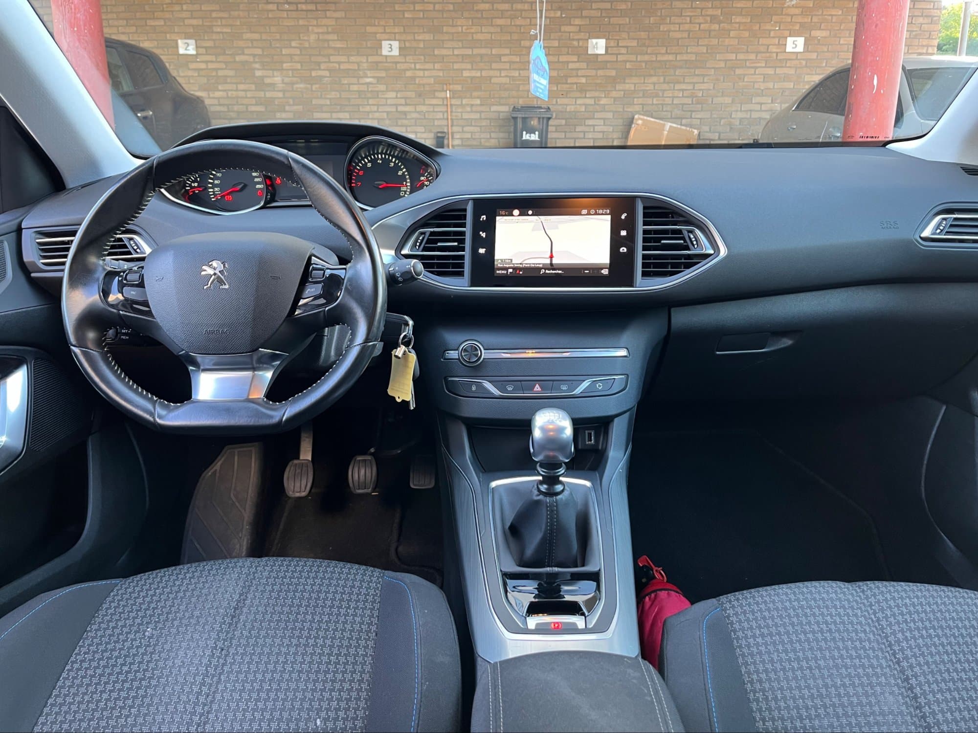 Peugeot 308 - Thumbnail 4